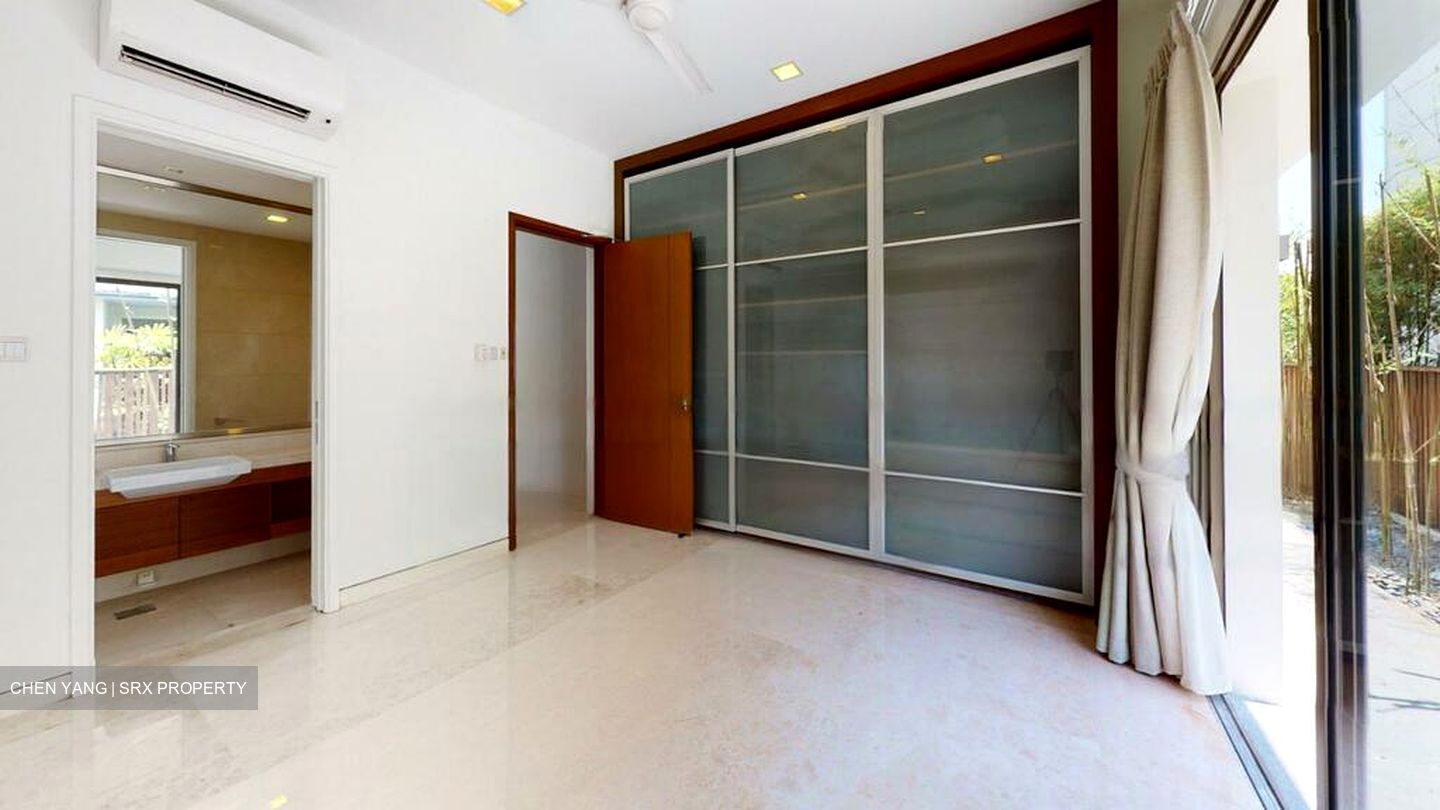 Ocean Drive (D4), Detached #460159401